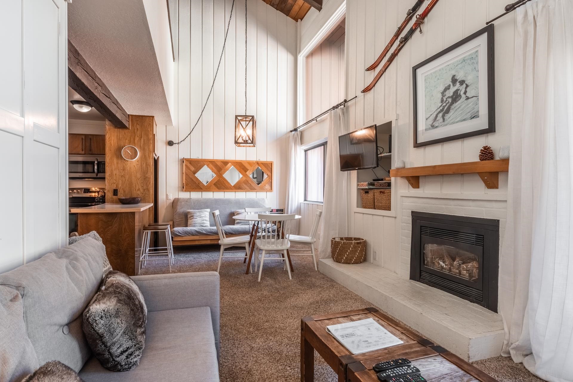 248 Mammoth Slopes #56 Dr Unit: Mammoth Ski and Racquet #56