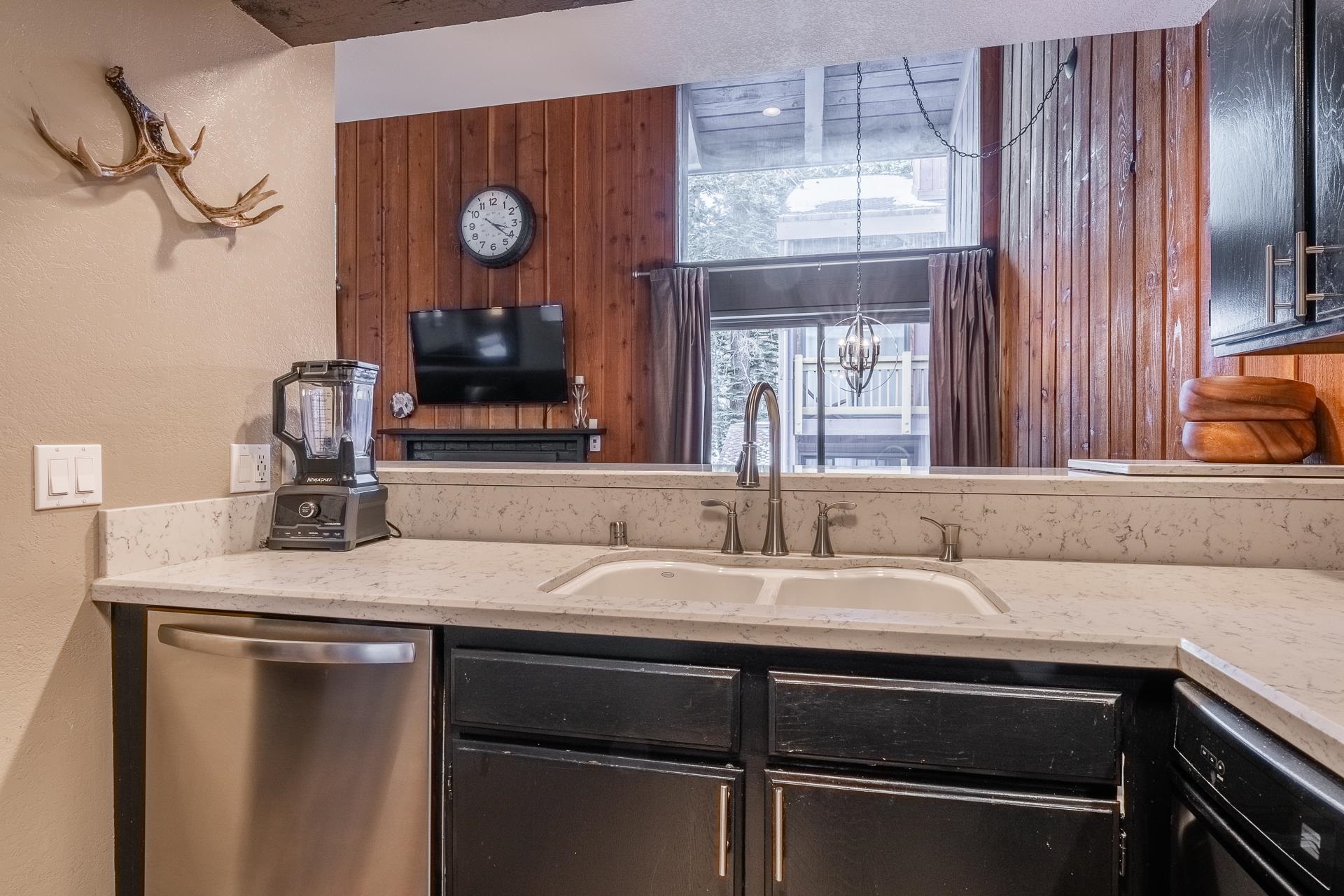 248 Mammoth Slopes Dr #122 Unit: Mammoth Ski and Racquet #122