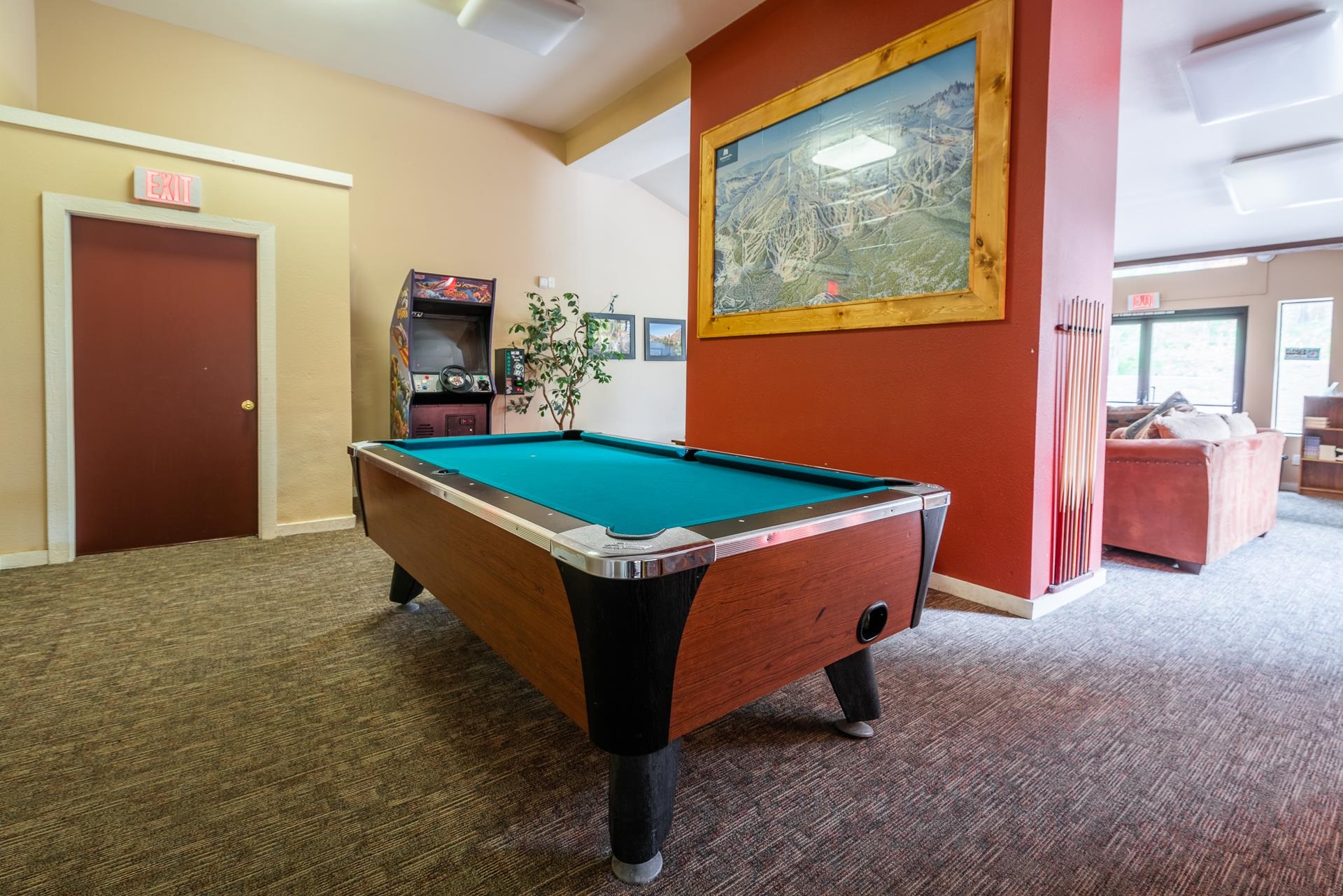 248 Mammoth Slopes Dr #122 Unit: Mammoth Ski and Racquet #122