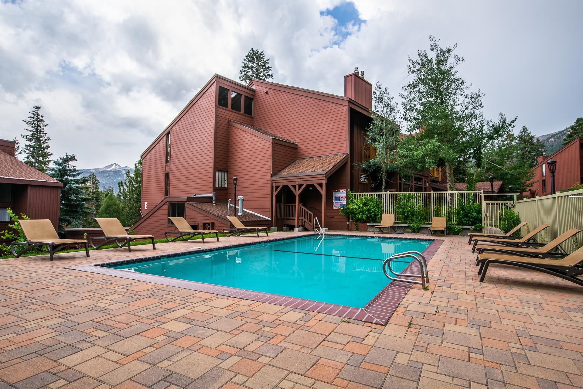 248 Mammoth Slopes Dr #122 Unit: Mammoth Ski and Racquet #122