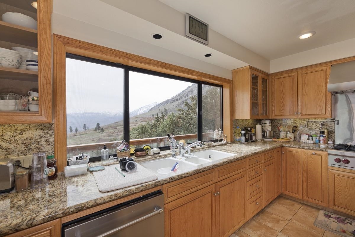 653 Mountain View Dr