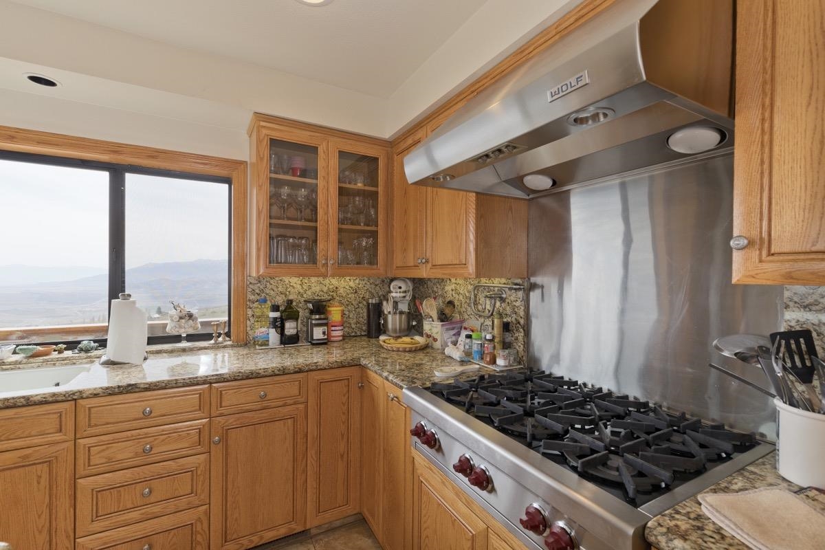 653 Mountain View Dr