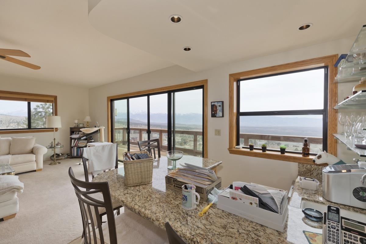 653 Mountain View Dr