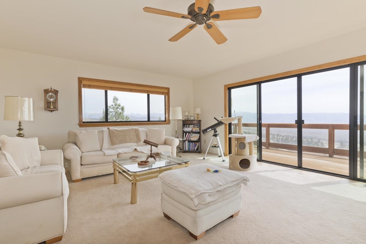 653 Mountain View Dr