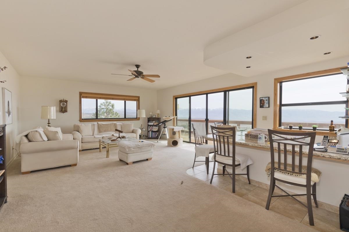 653 Mountain View Dr