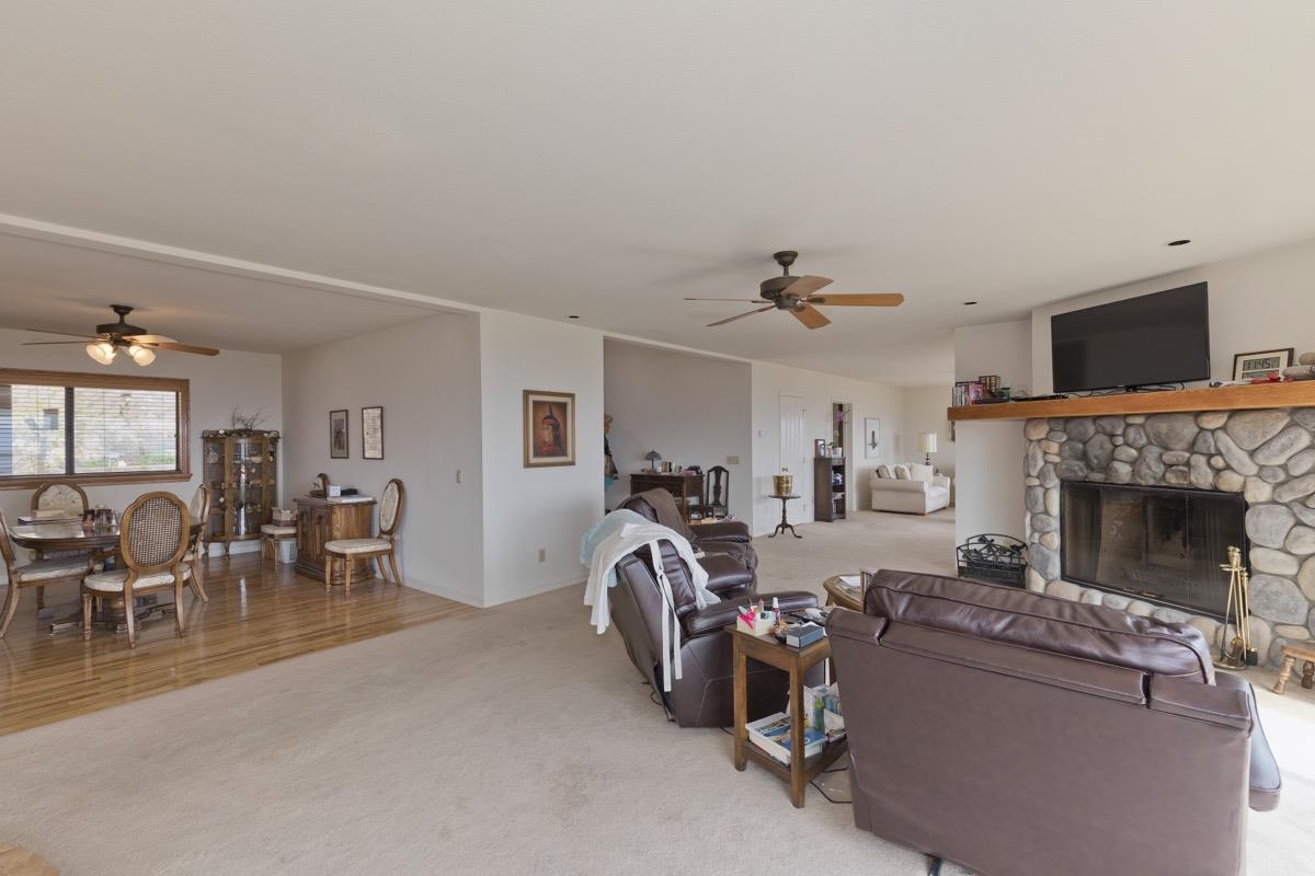 653 Mountain View Dr