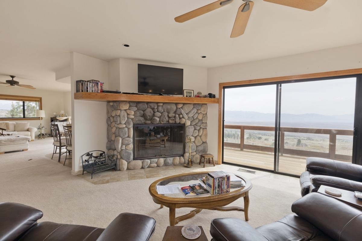 653 Mountain View Dr