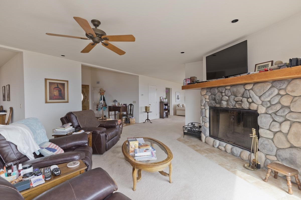 653 Mountain View Dr