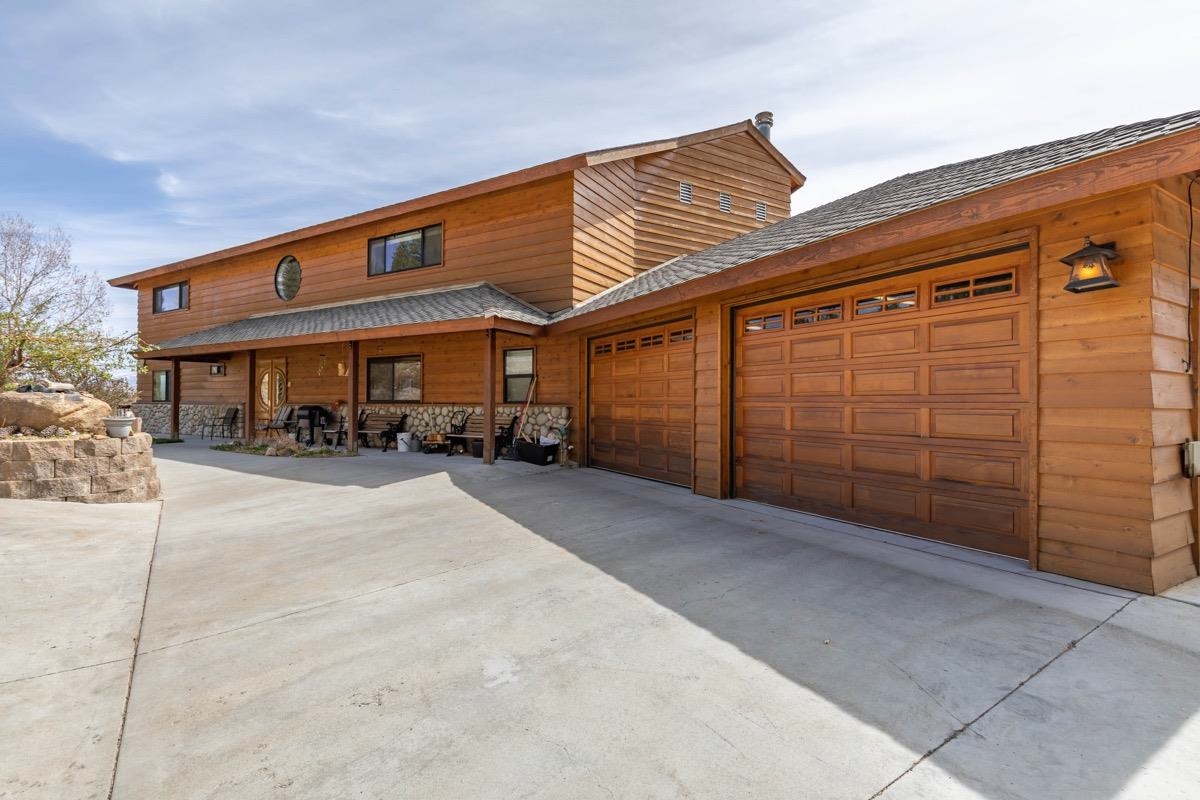 653 Mountain View Dr