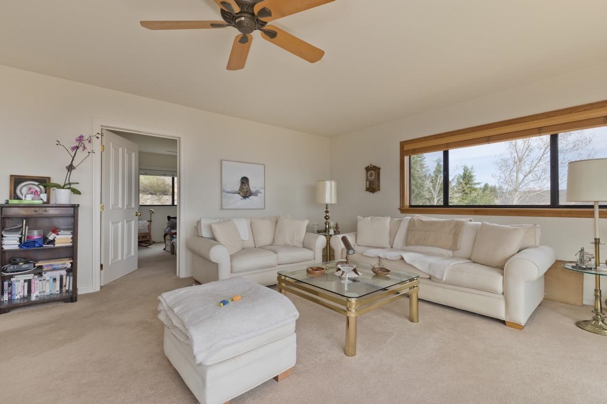 653 Mountain View Dr