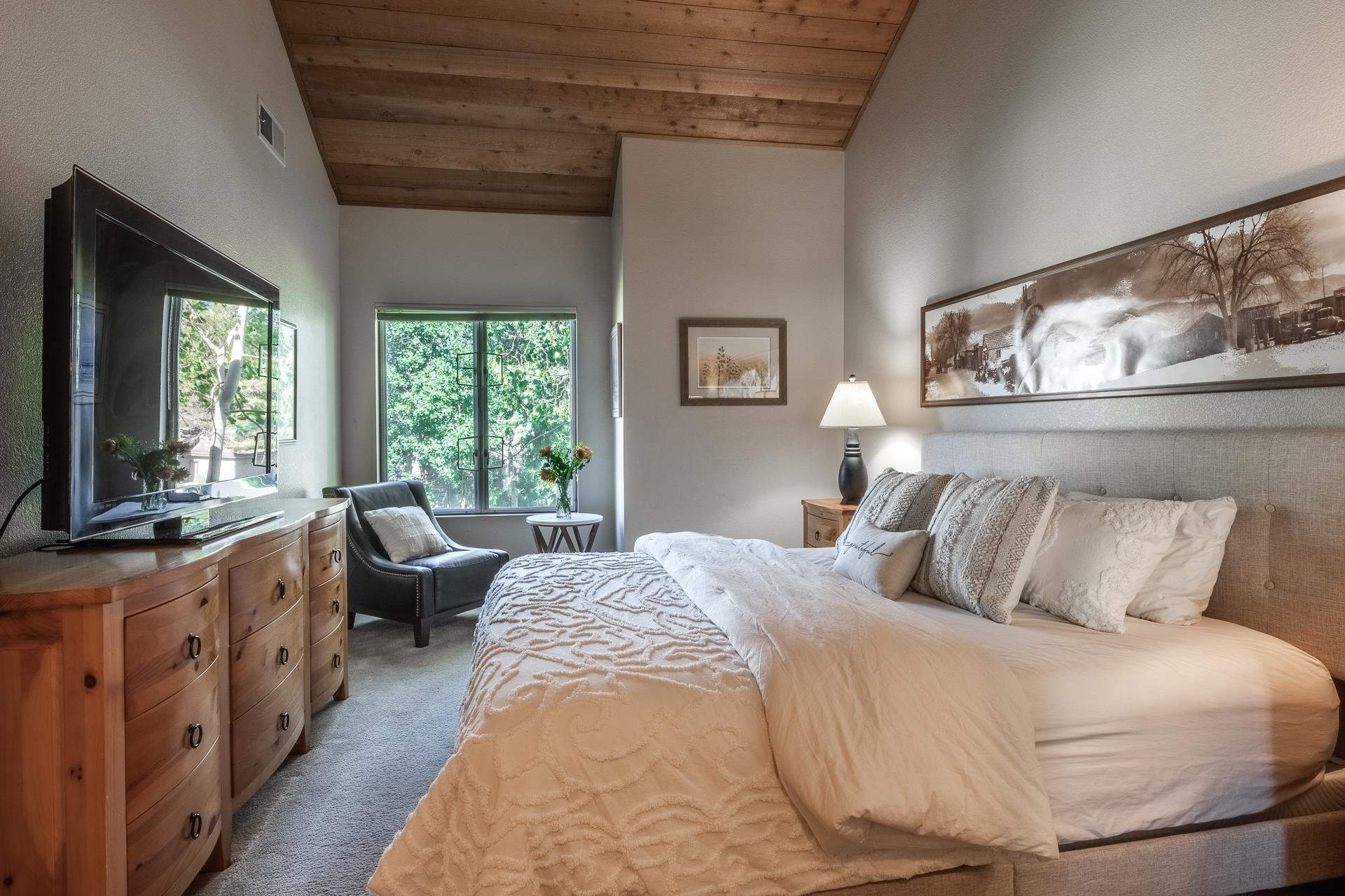 538 Golden Creek Road Unit: Snowcreek IV #538