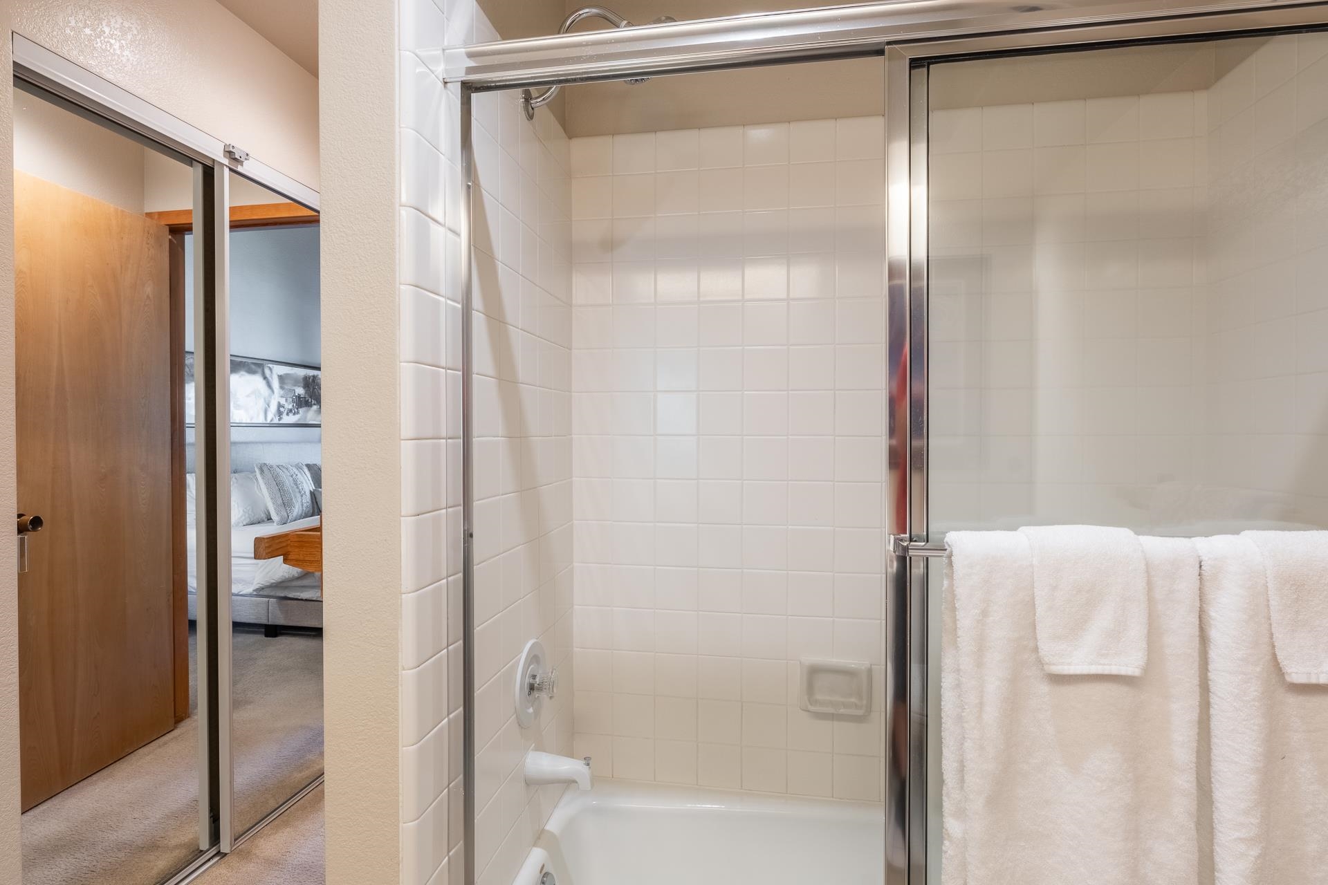 538 Golden Creek Road Unit: Snowcreek IV #538