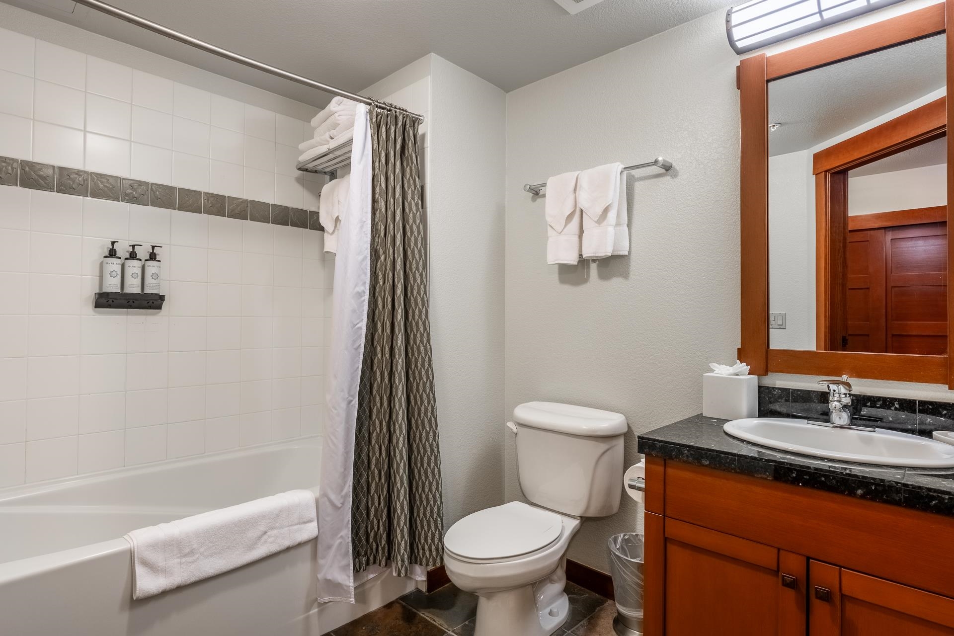 100 Canyon Blvd. #3303