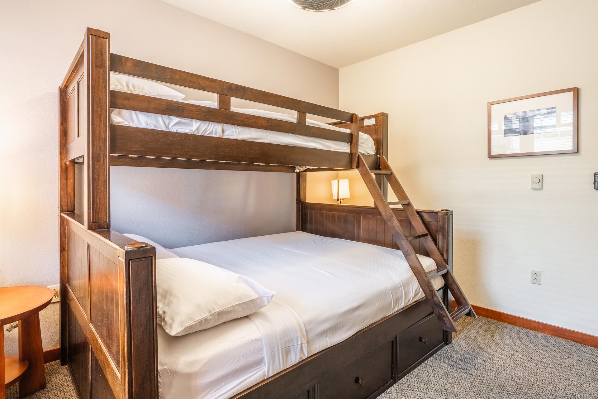 100 Canyon Blvd. #3303