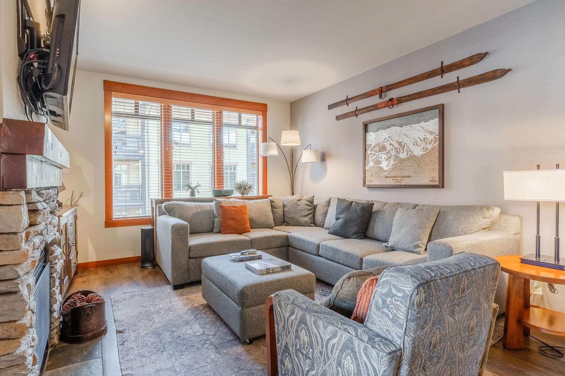 100 Canyon Blvd. #3303