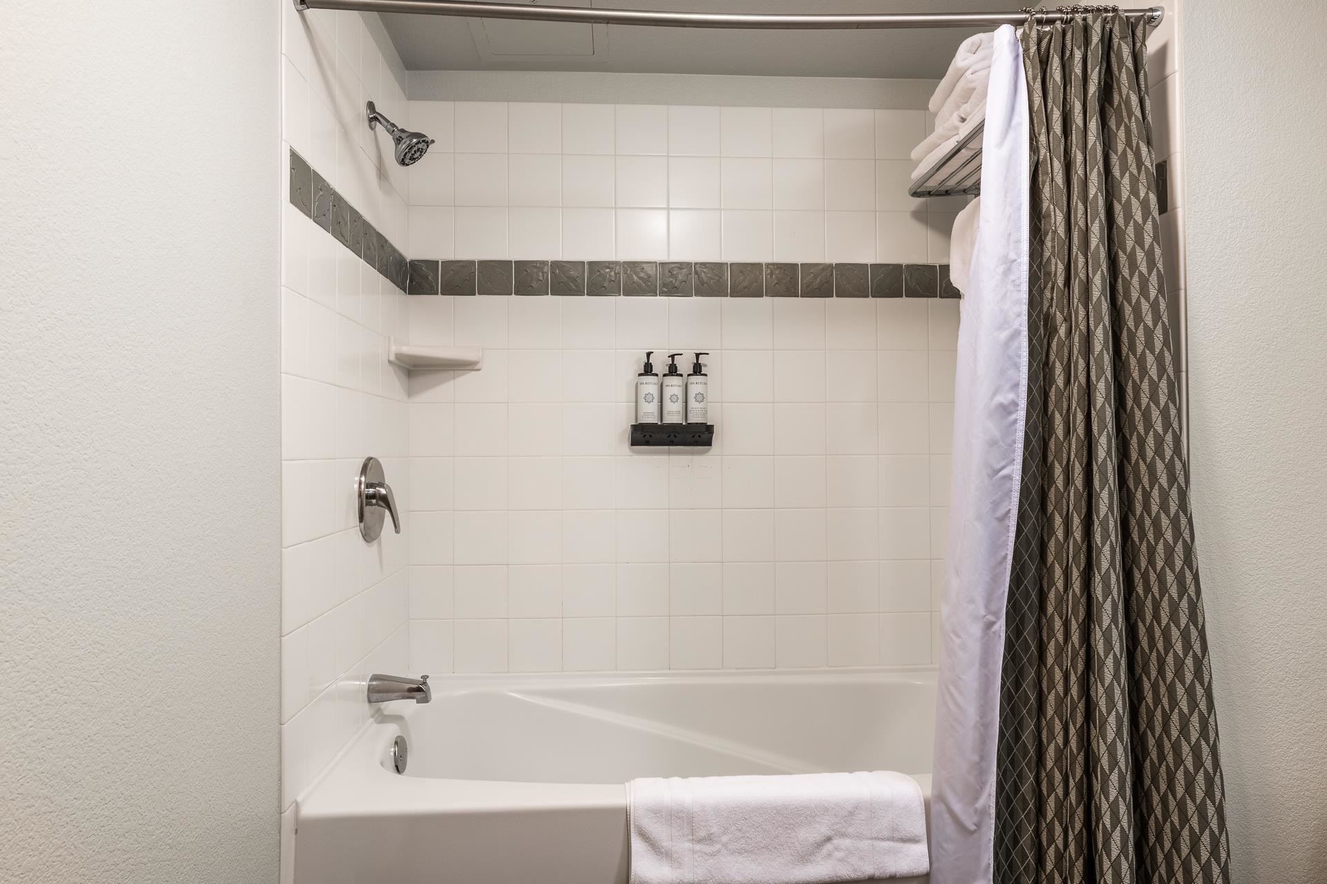 100 Canyon Blvd. #3303