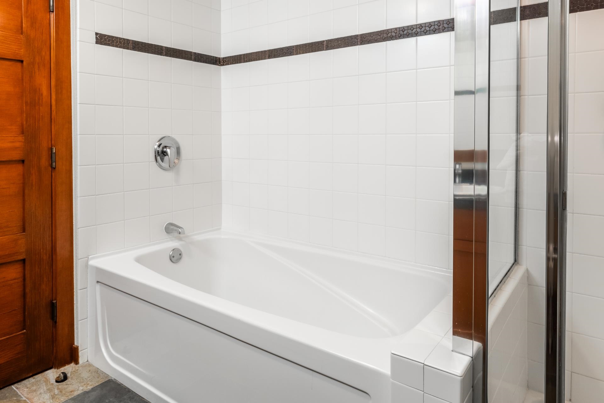 100 Canyon Blvd. #3303