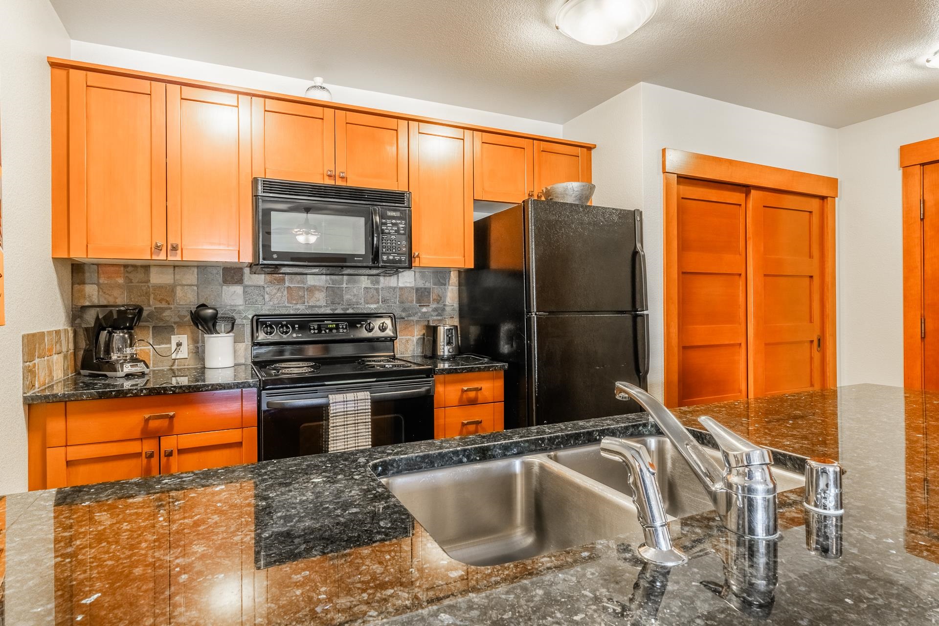 100 Canyon Blvd. #3303