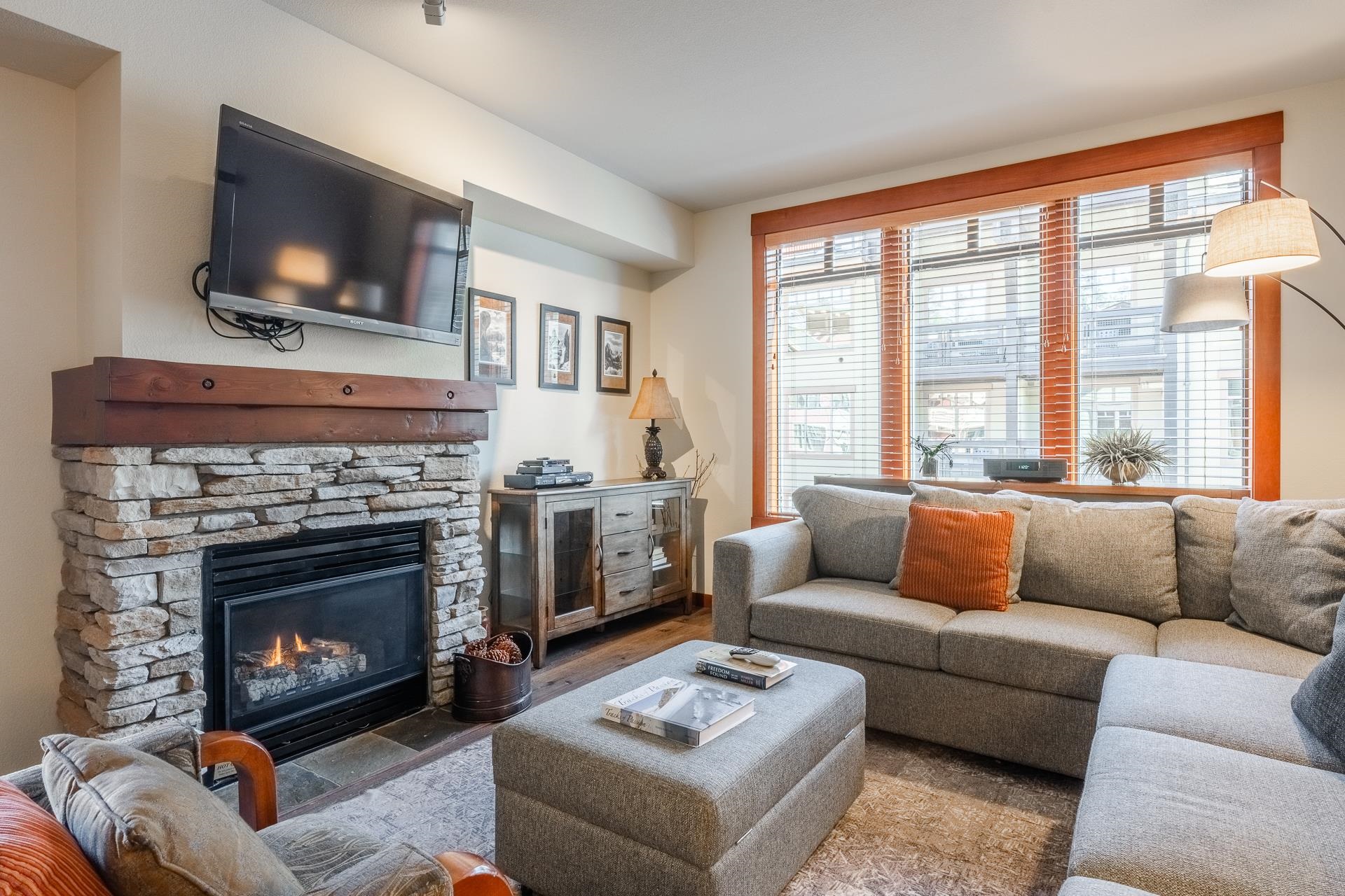 100 Canyon Blvd. #3303