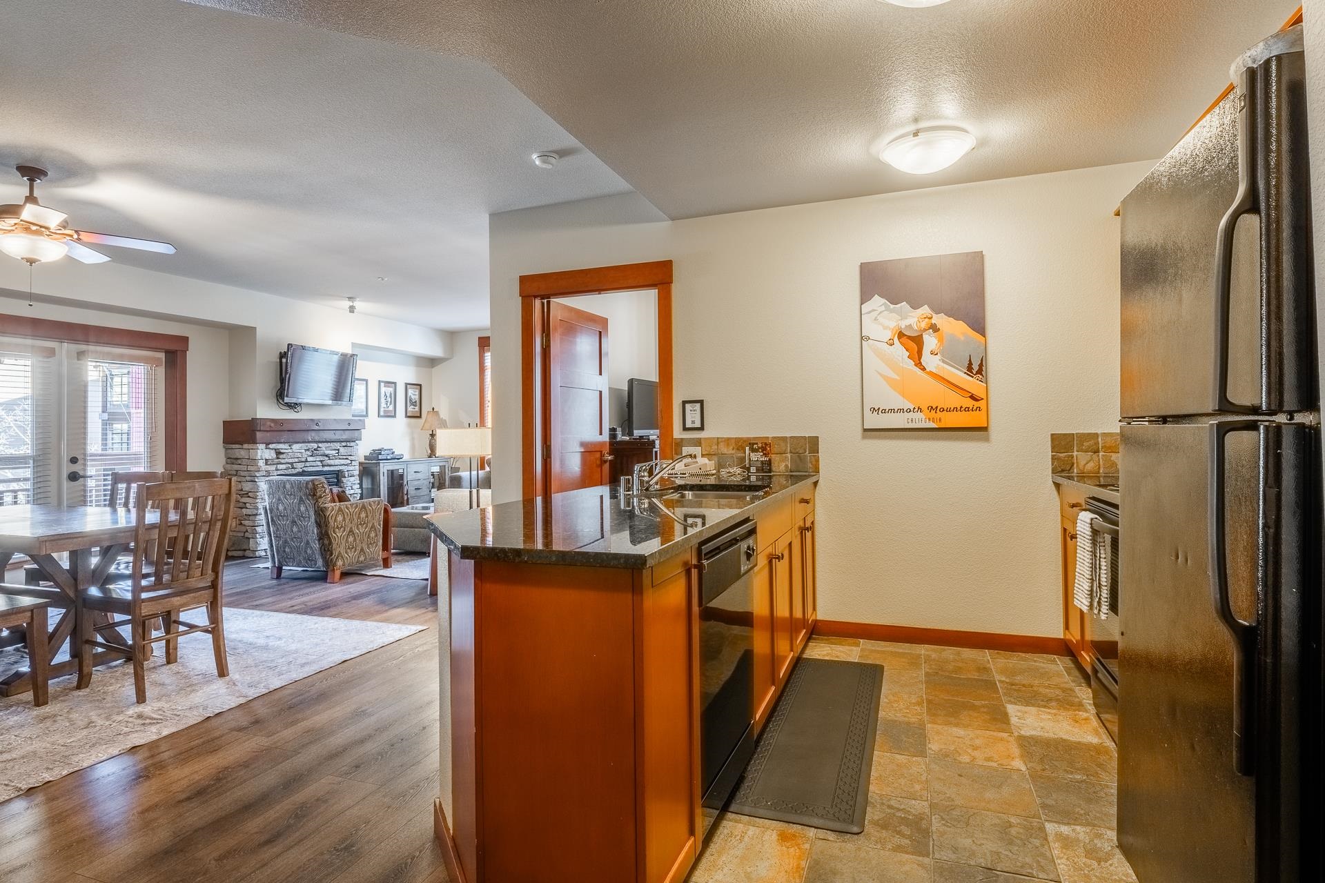 100 Canyon Blvd. #3303