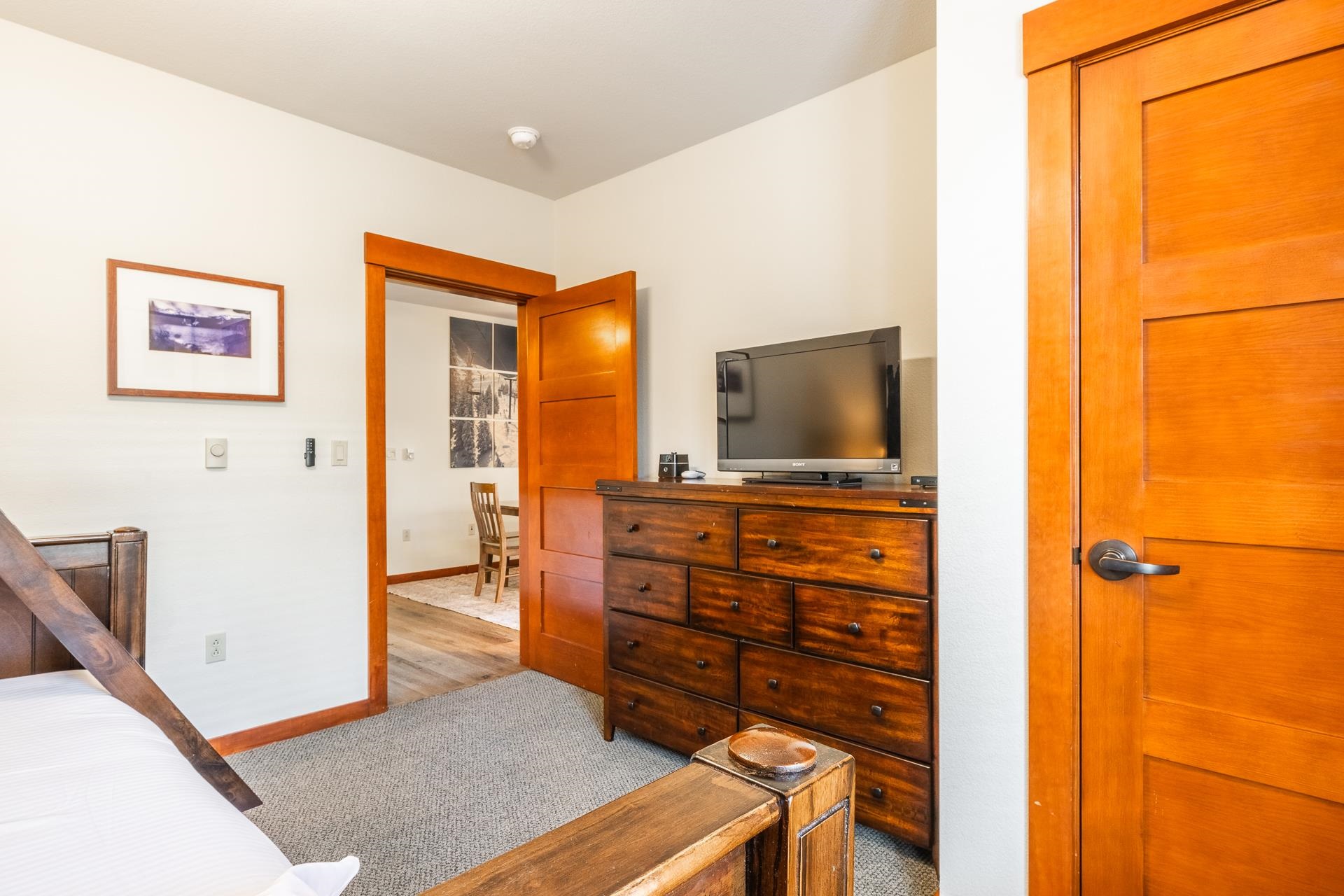 100 Canyon Blvd. #3303