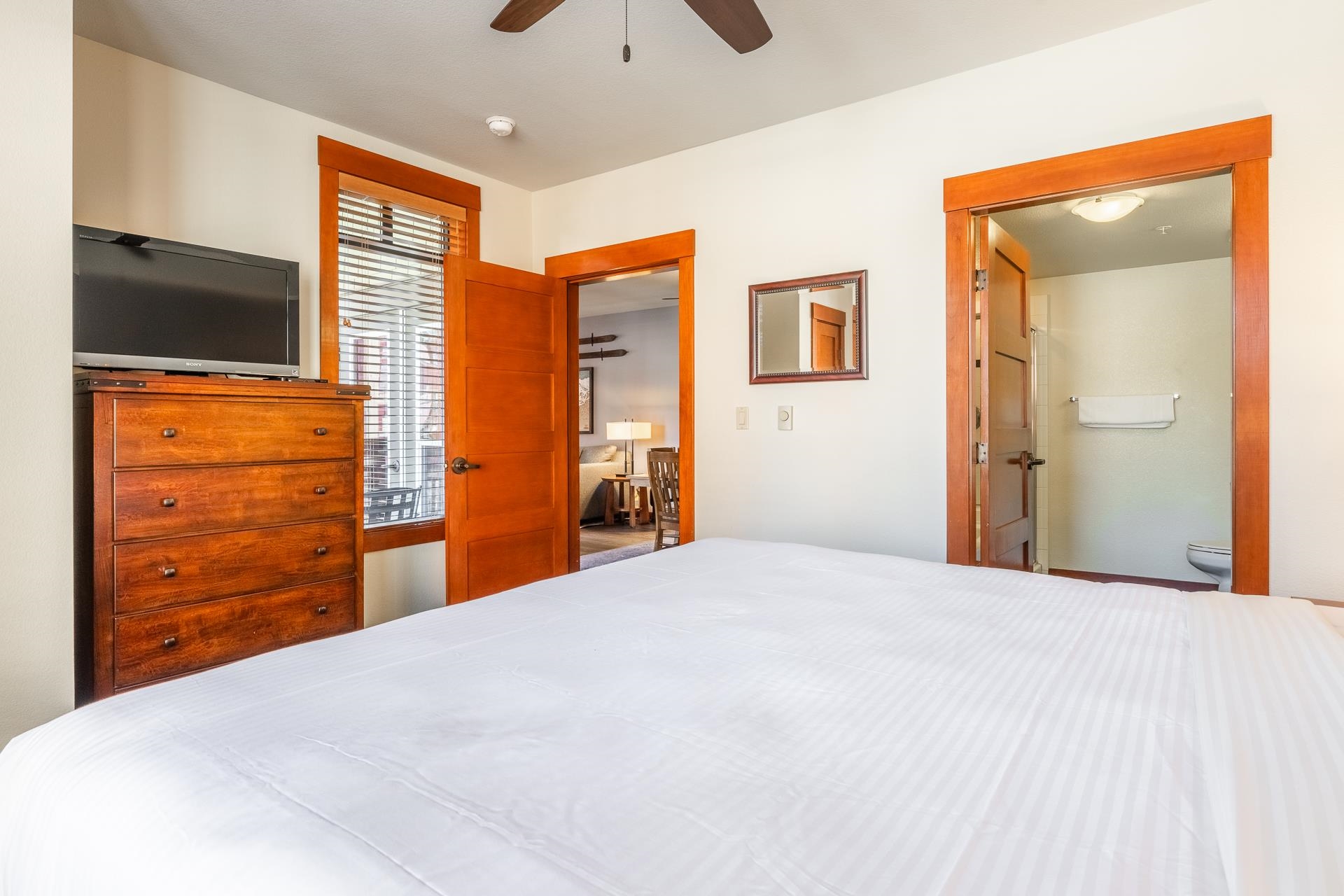 100 Canyon Blvd. #3303