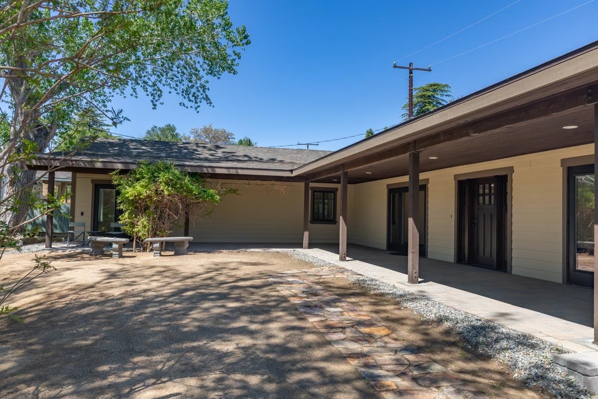 807 S Barlow Lane