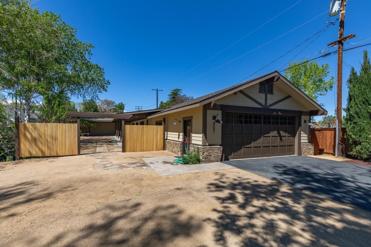 807 S Barlow Lane