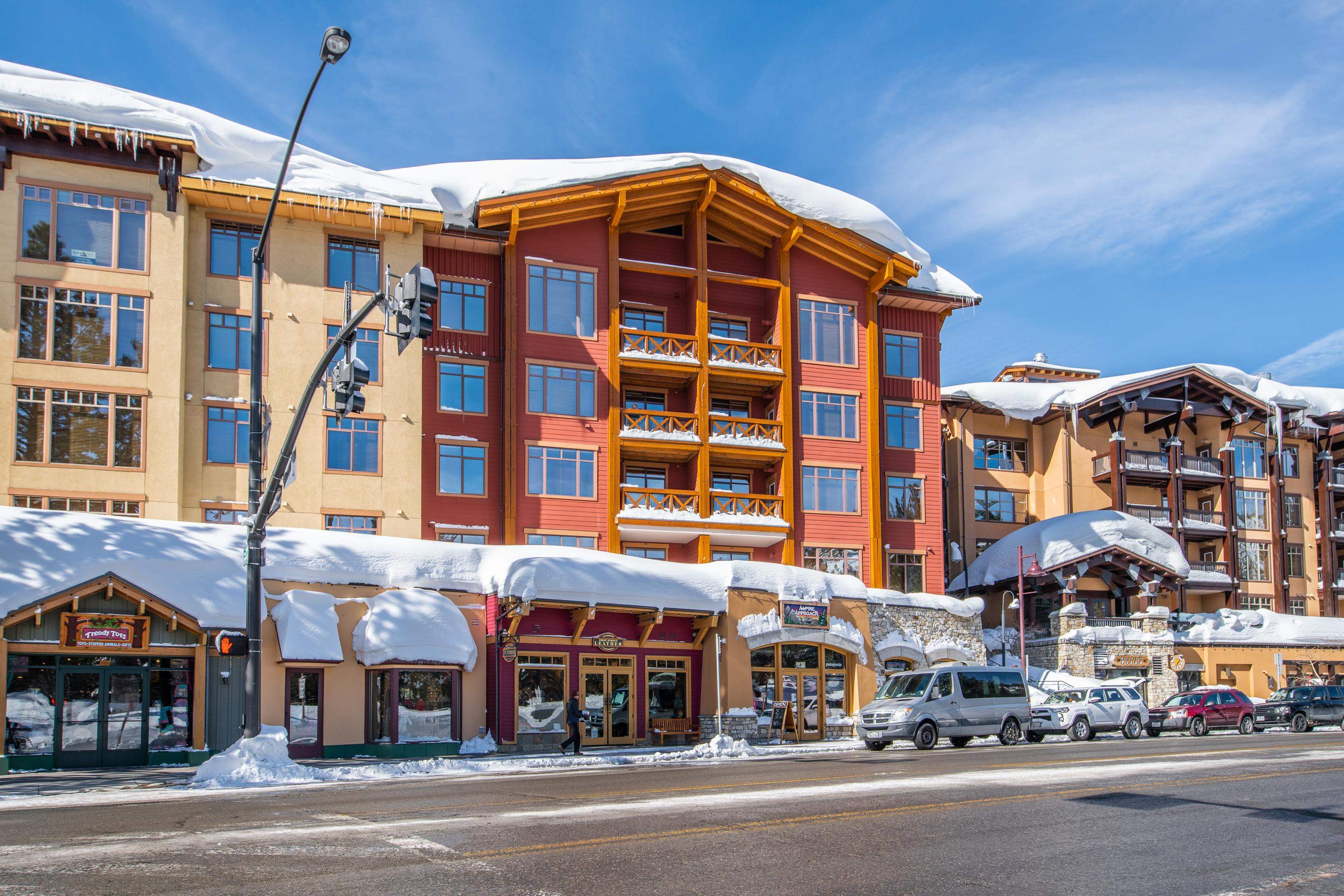 100 Canyon Boulevard Unit: #3127