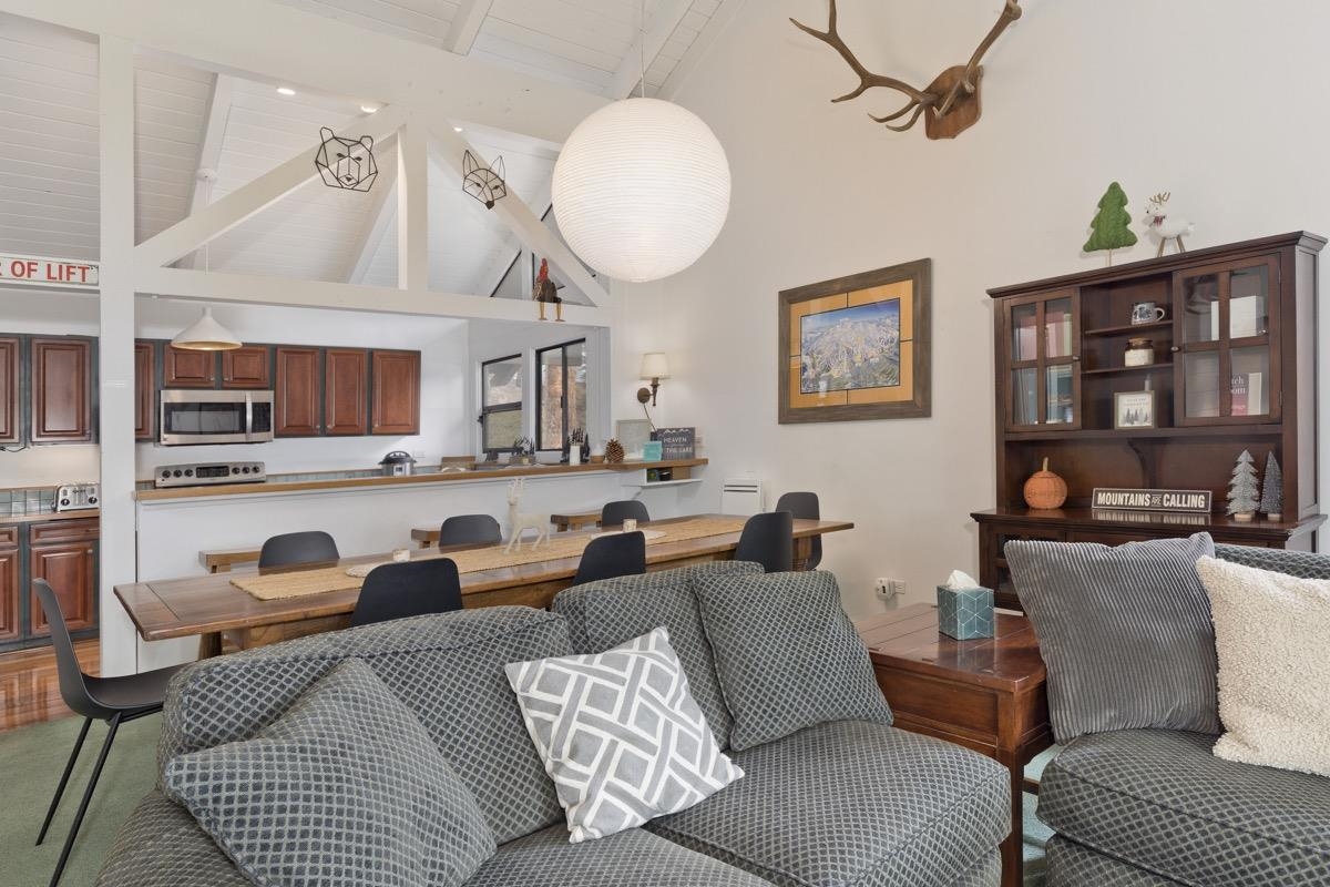 98 Tyrol Lane Unit: #304