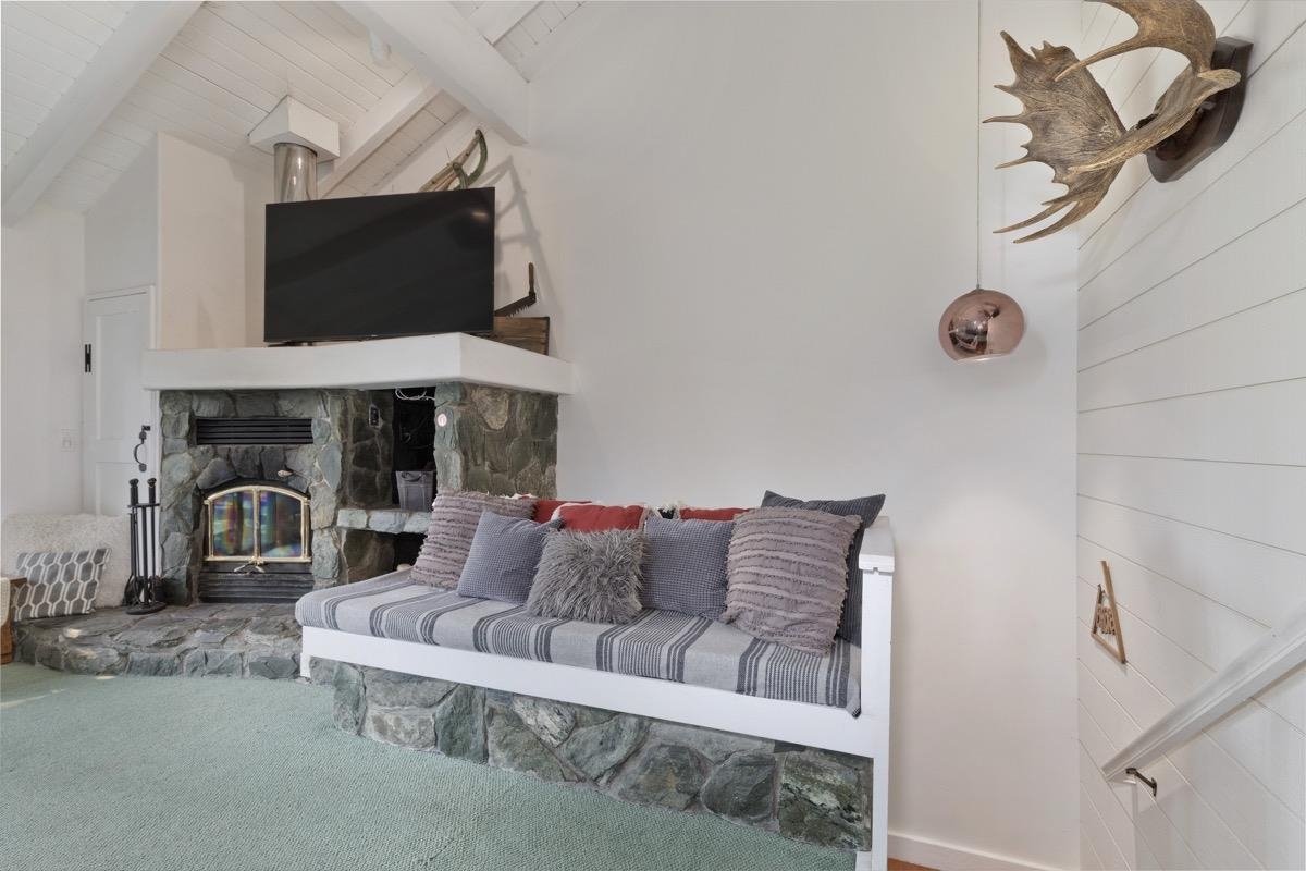 98 Tyrol Lane Unit: #304