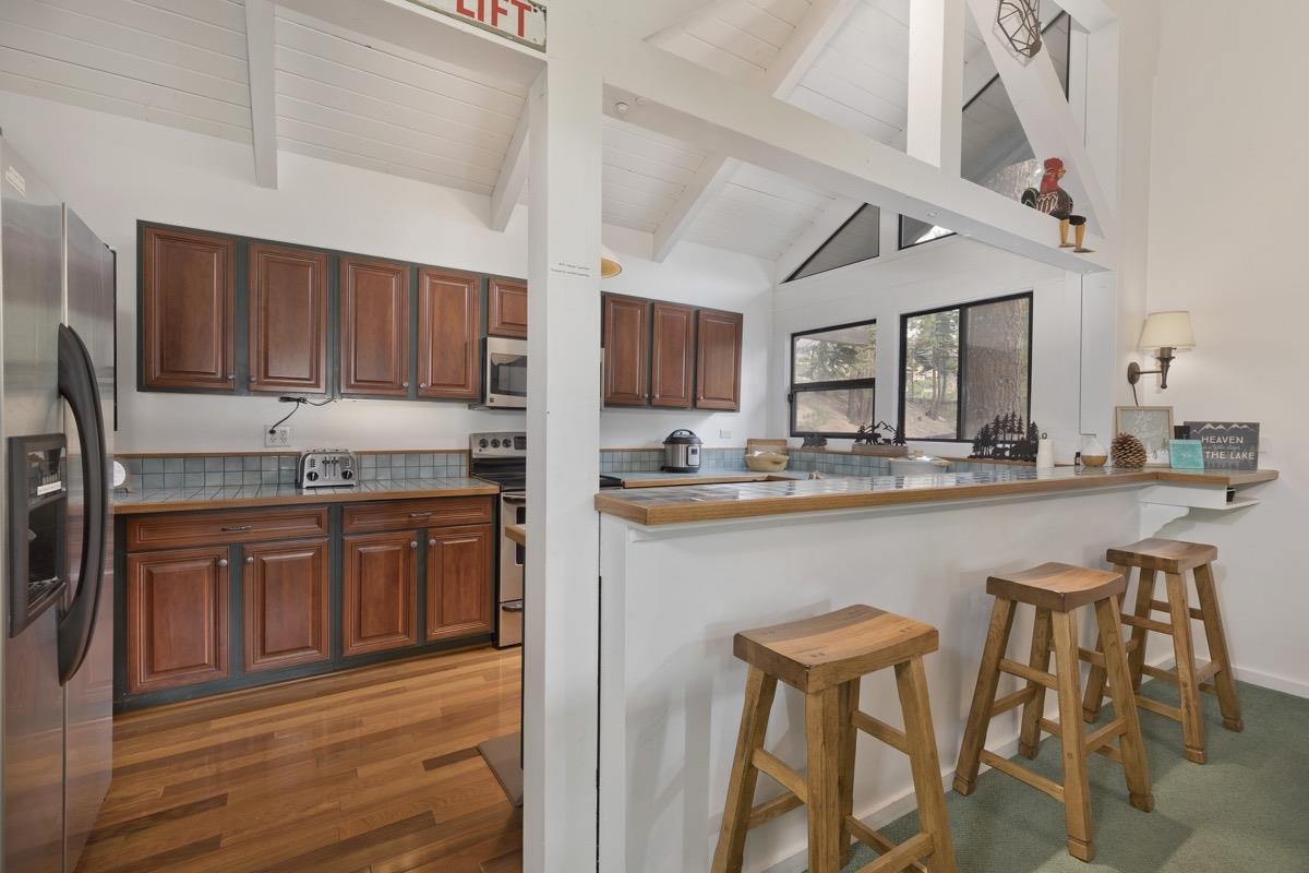 98 Tyrol Lane Unit: #304