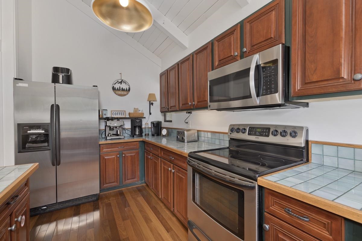 98 Tyrol Lane Unit: #304