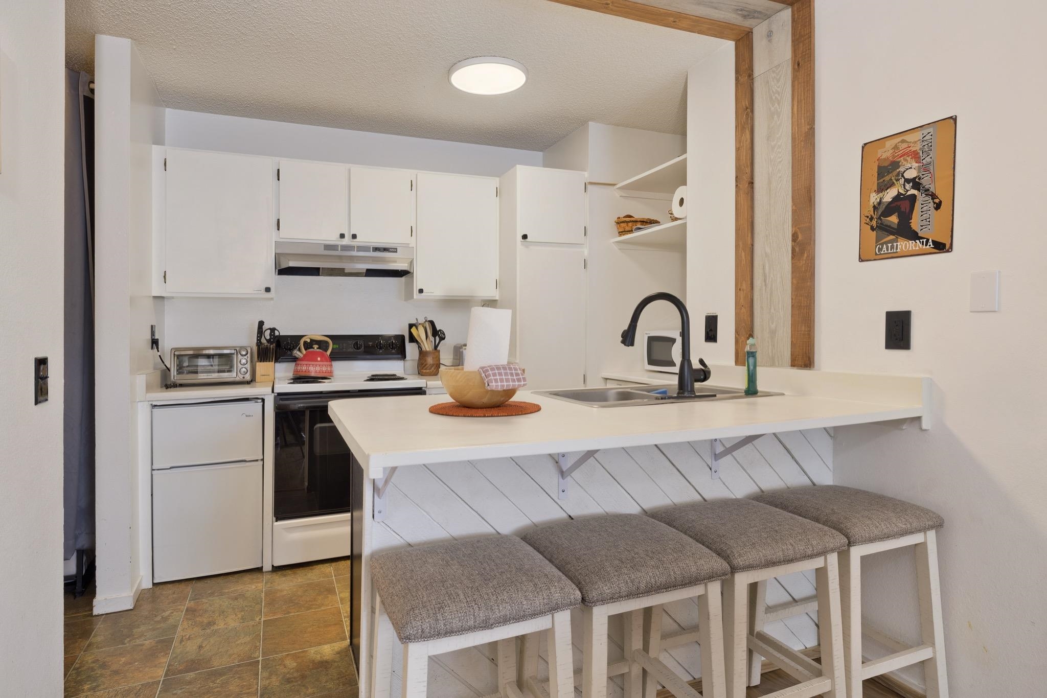 2499 Sierra Nevada Road Unit: R2