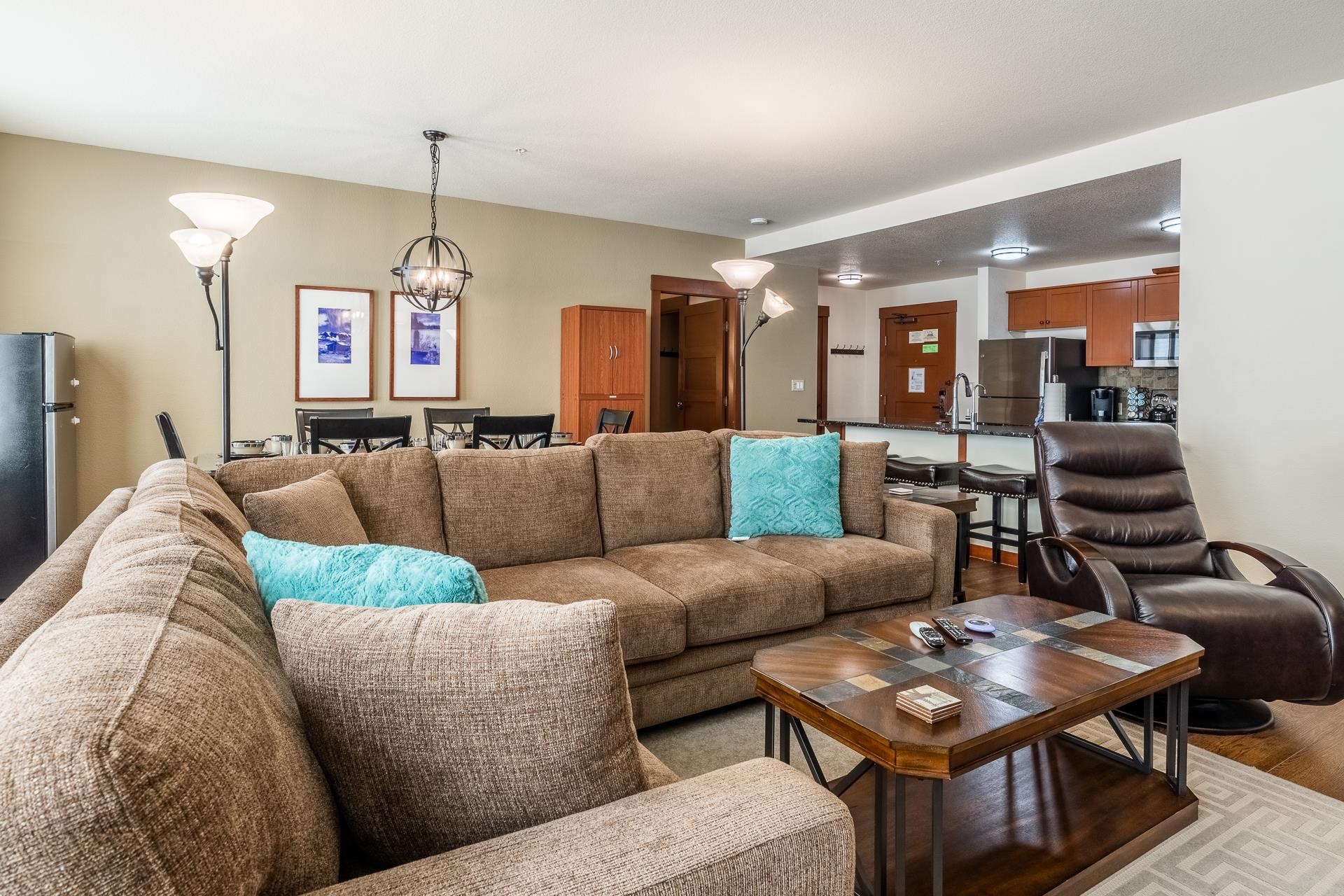 100 Canyon Blvd #3321