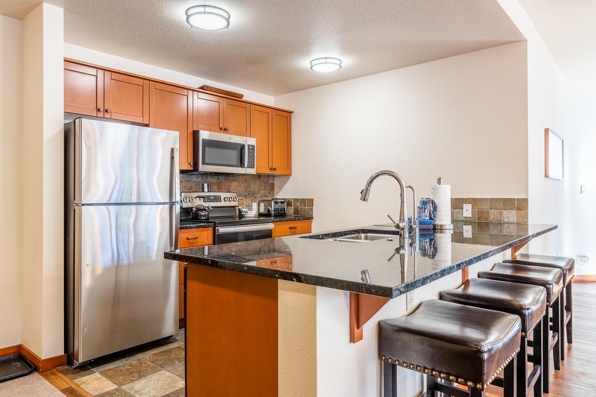 100 Canyon Blvd #3321