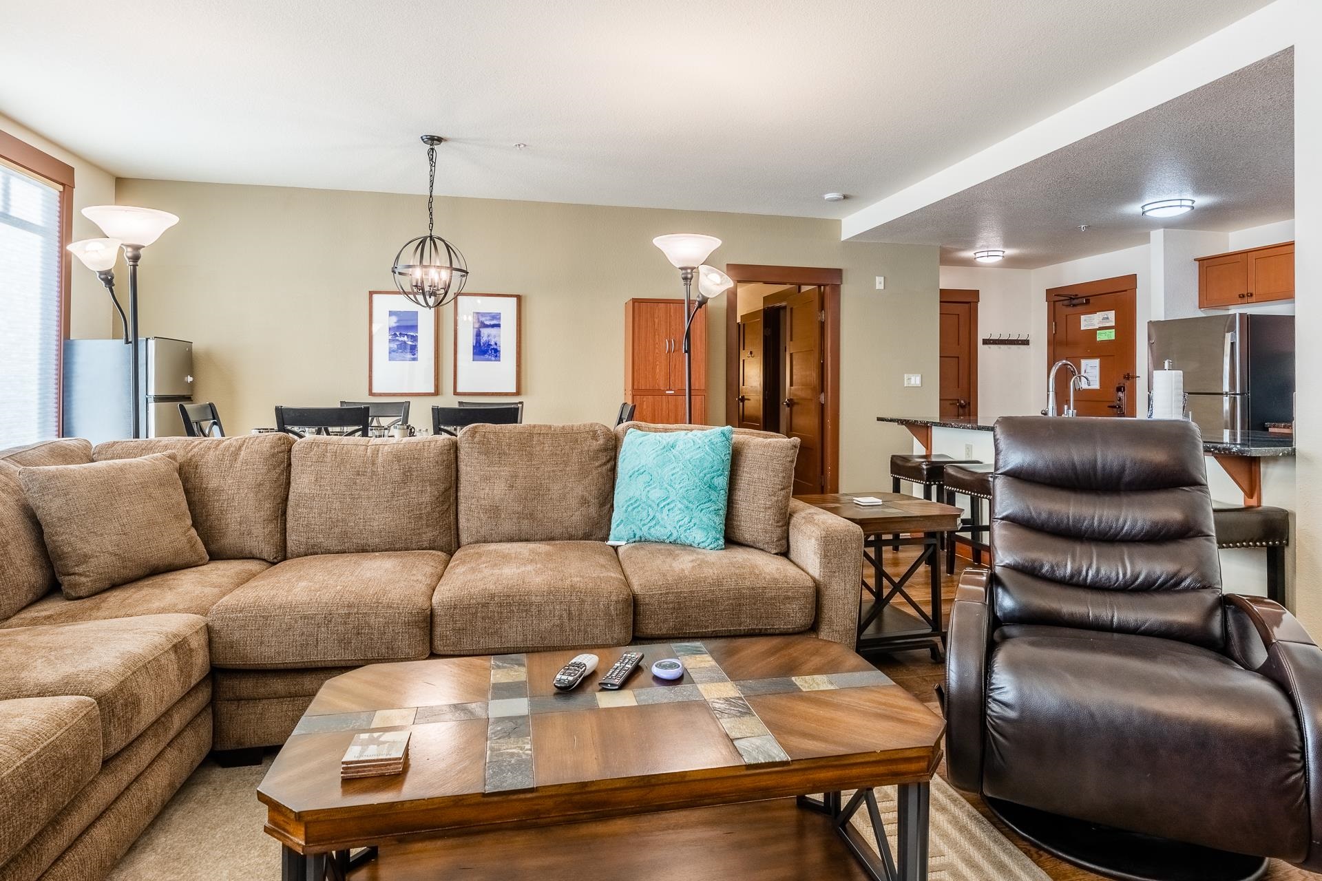 100 Canyon Blvd #3321