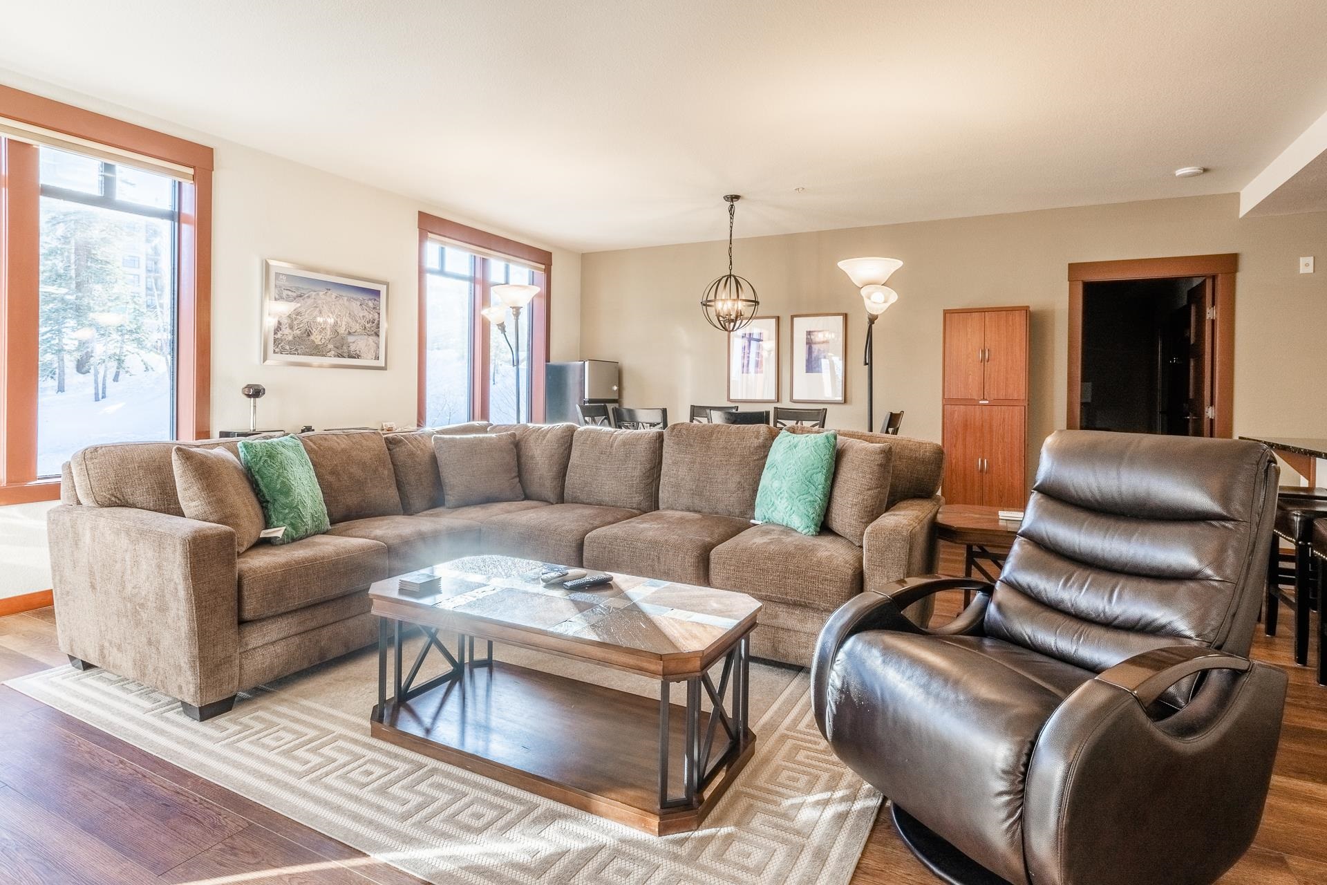 100 Canyon Blvd #3321