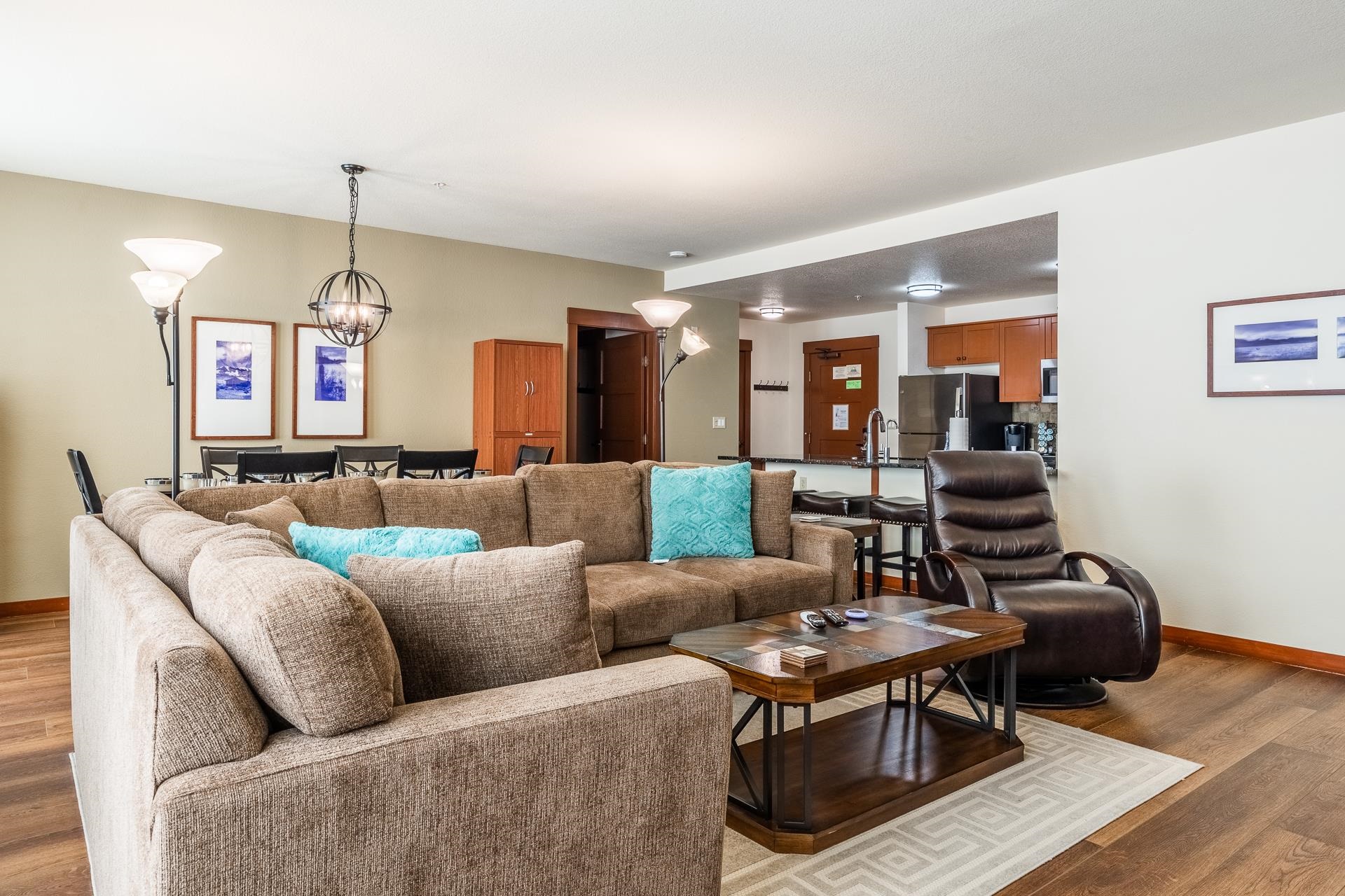 100 Canyon Blvd #3321
