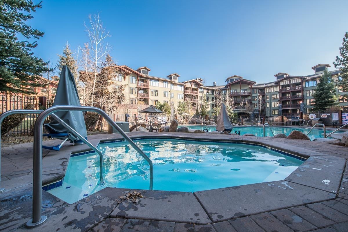 100 Canyon Blvd #3321