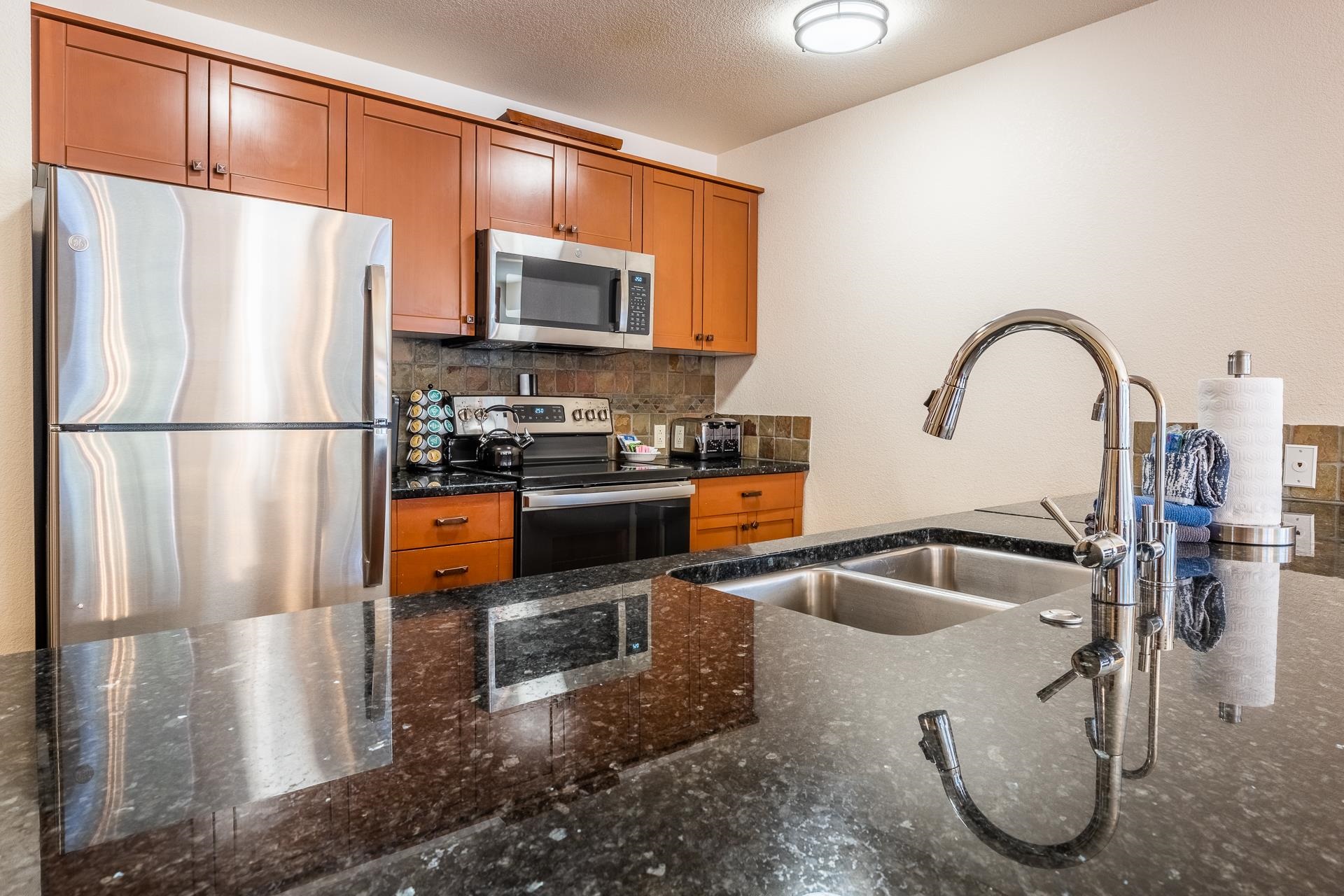 100 Canyon Blvd #3321