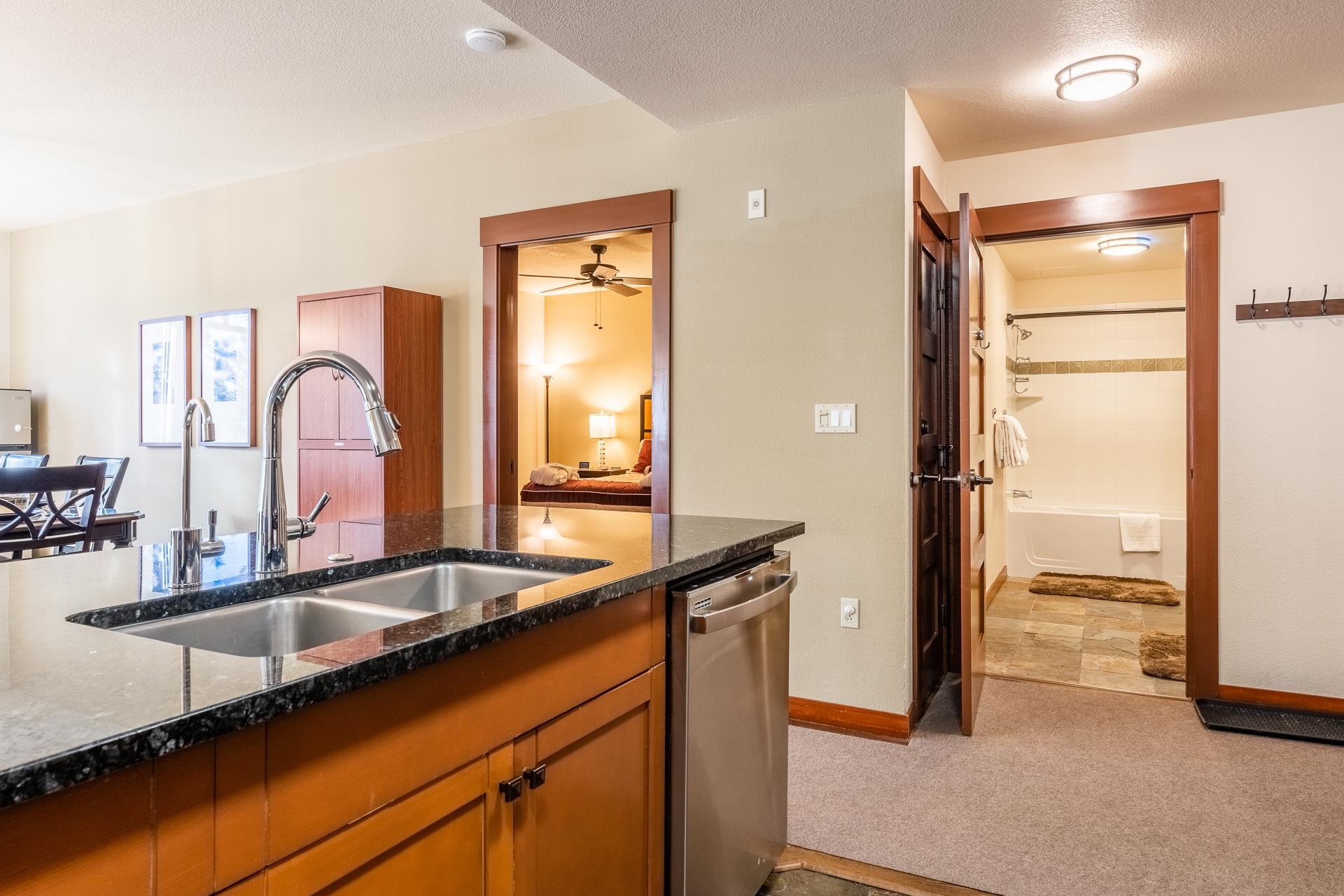 100 Canyon Blvd #3321