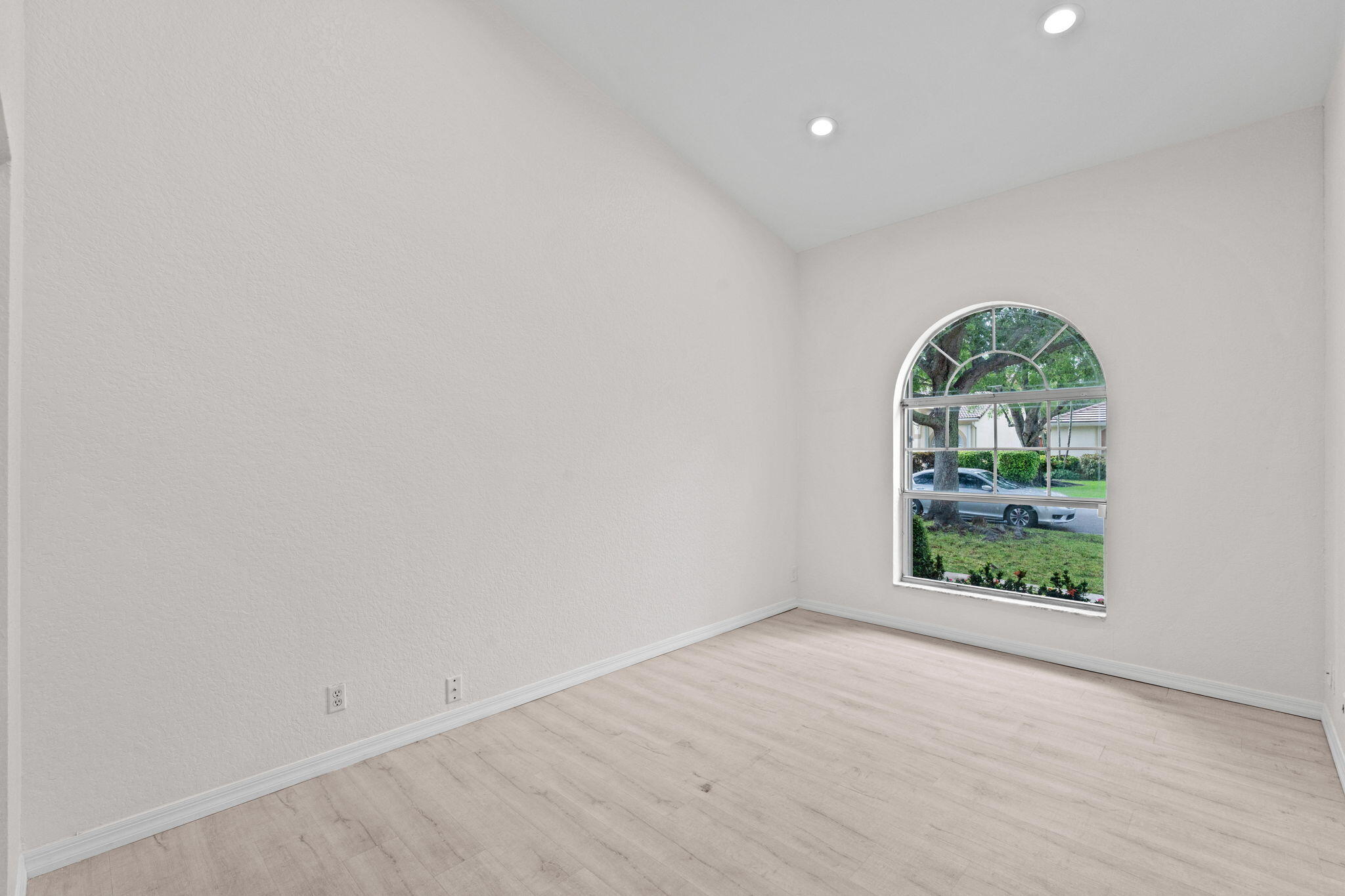 5954 NW 74th Street