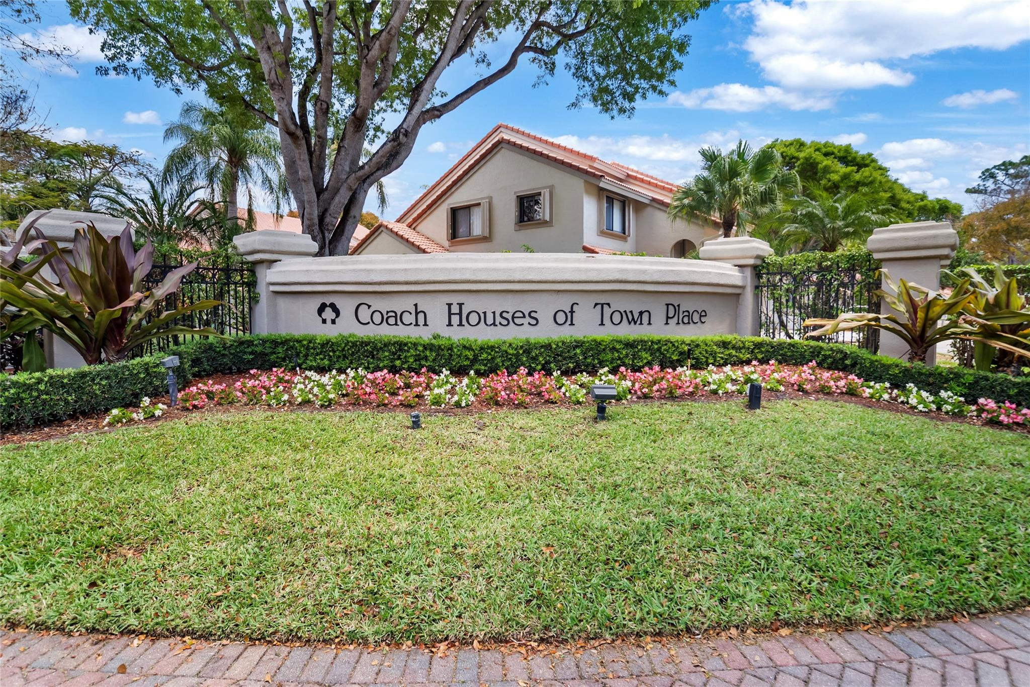 5700 Coach House Circle G