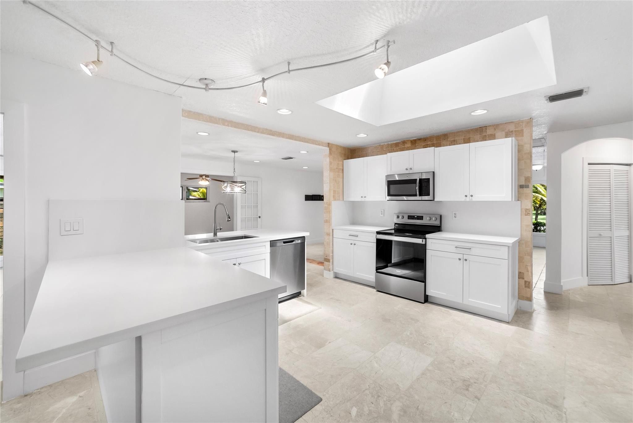 4911 NW 76th Place