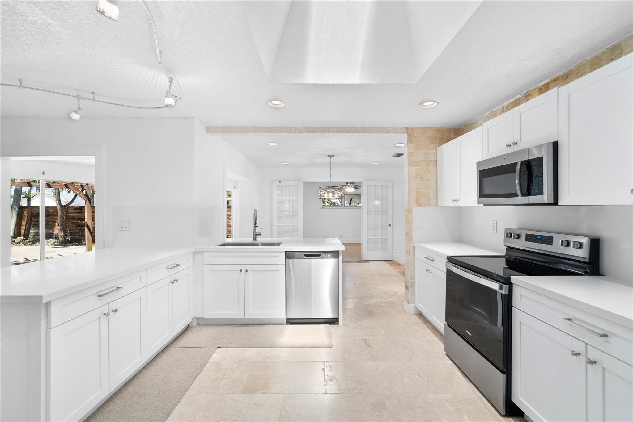 4911 NW 76th Place