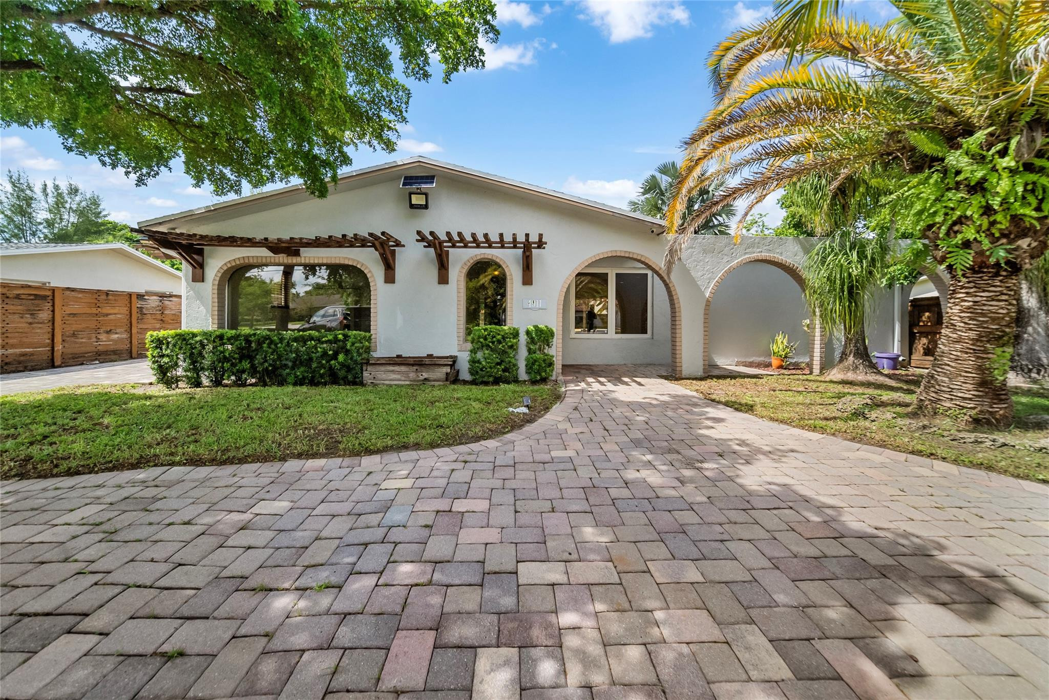 4911 NW 76th Place
