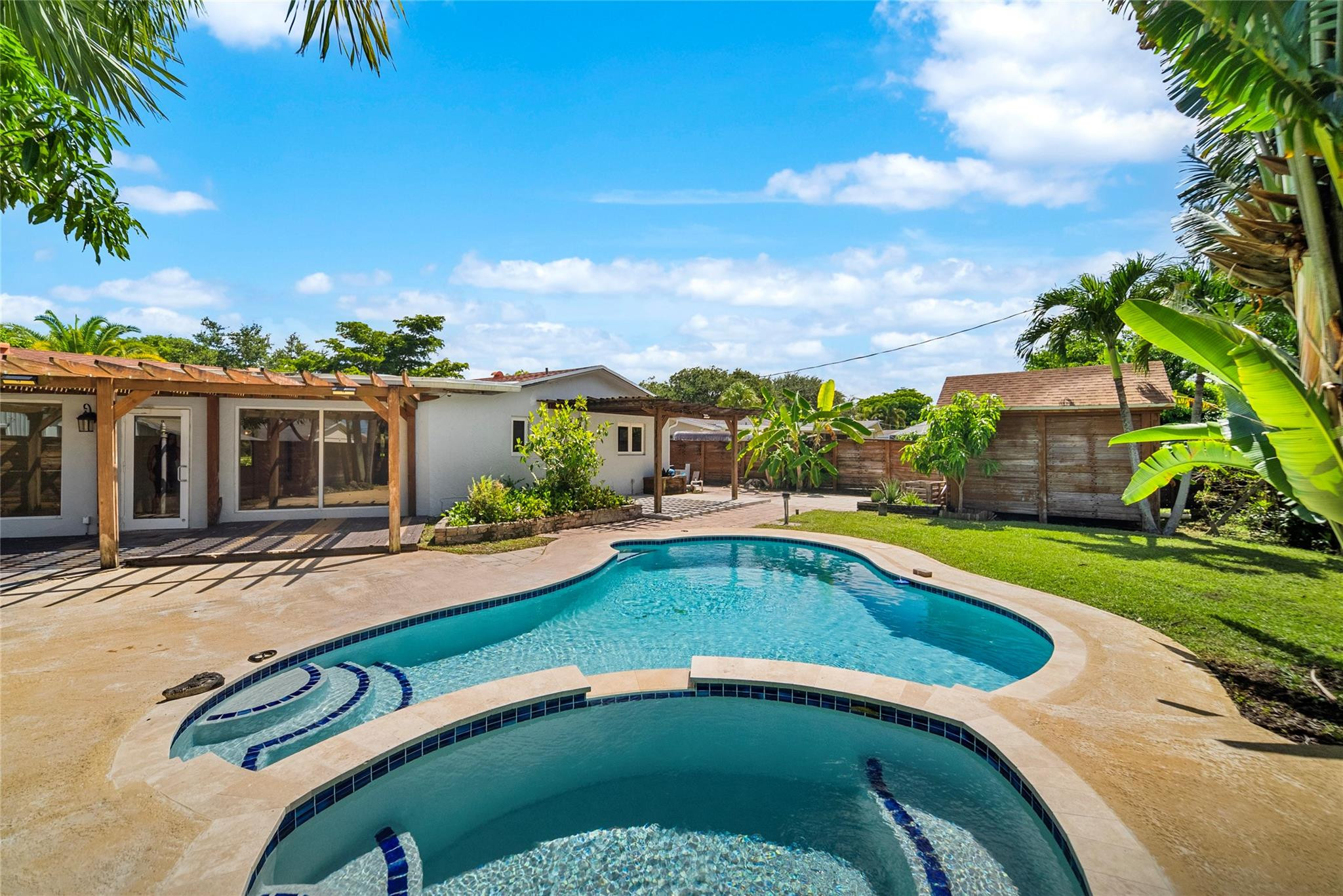 4911 NW 76th Place
