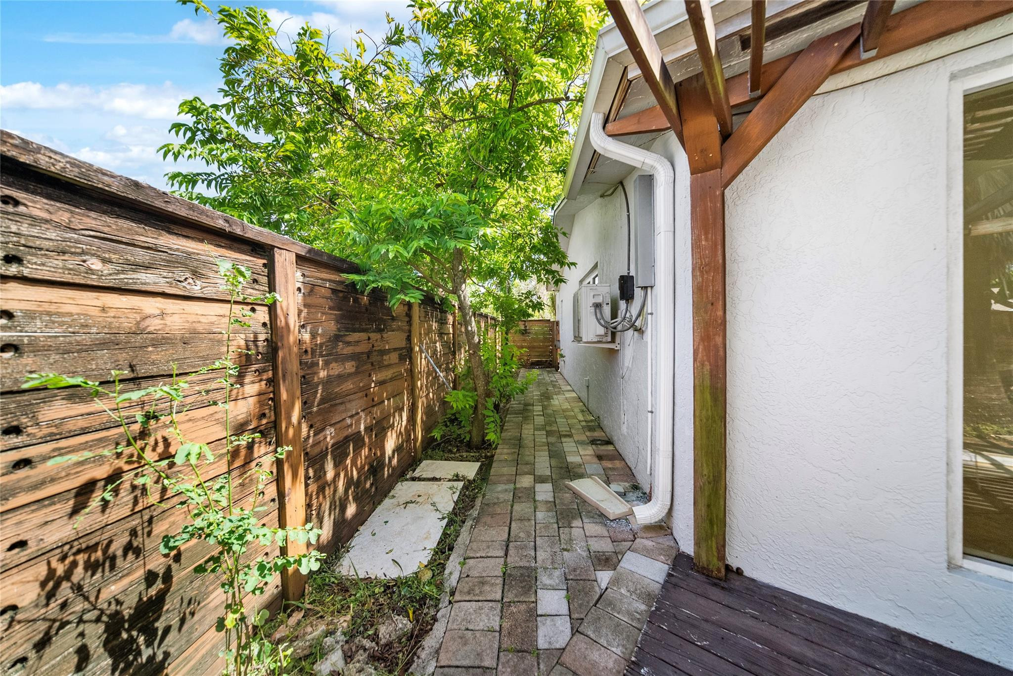 4911 NW 76th Place