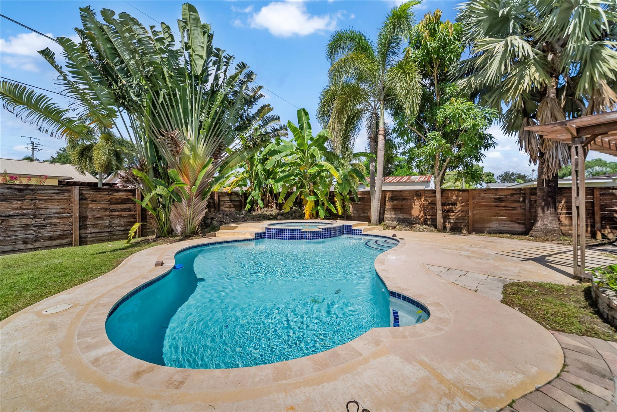 4911 NW 76th Place